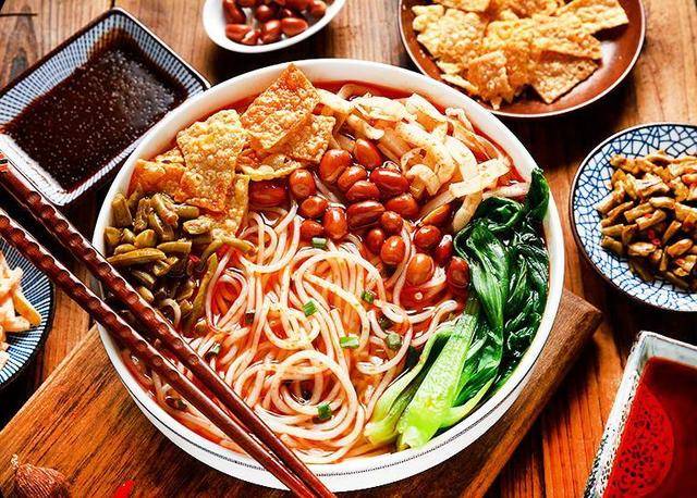 白色食品輸送帶廠家:越來越沉迷螺螄粉的原因